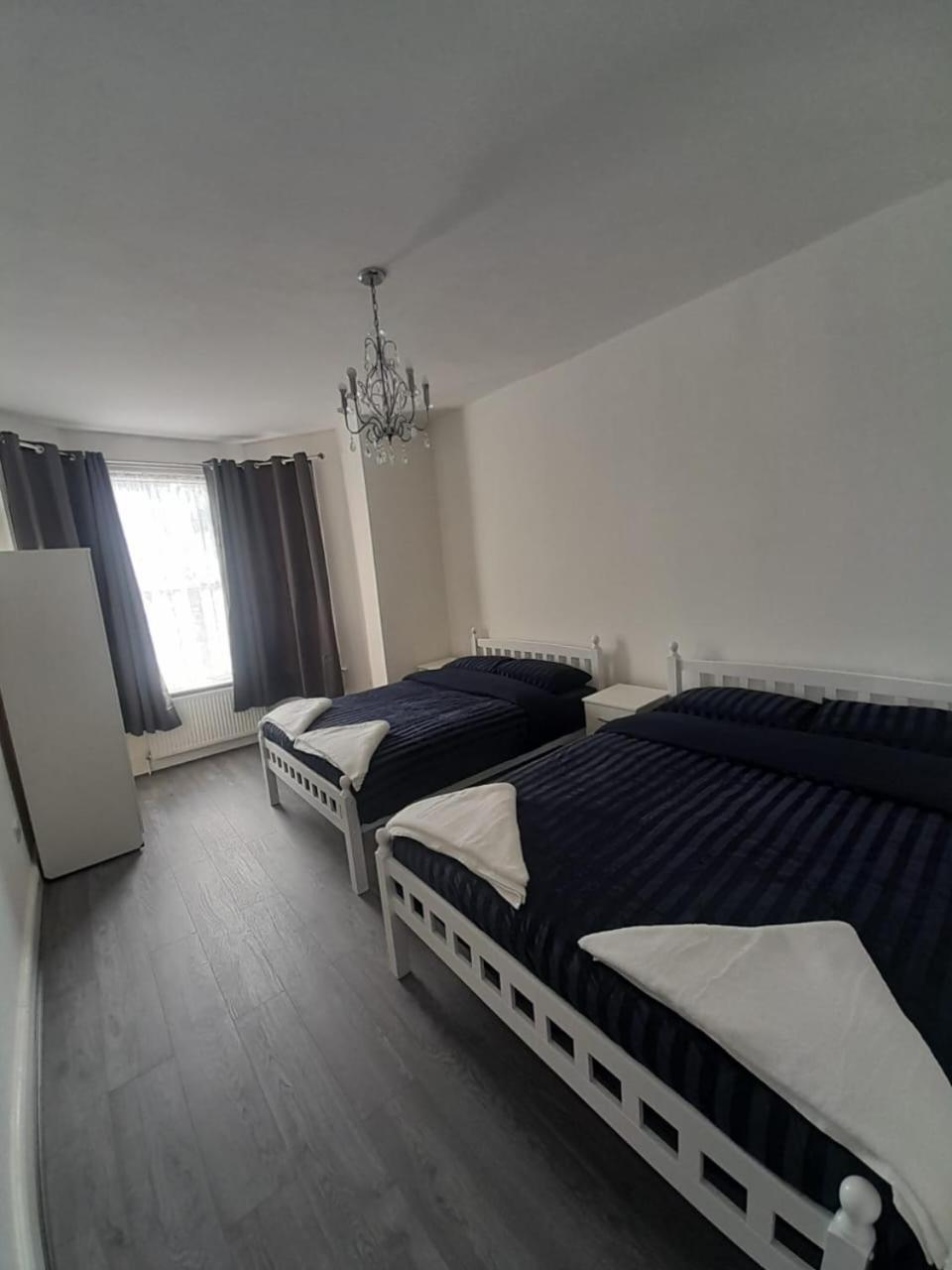 Rayan'S Lodge Stratford Лондон Екстериор снимка