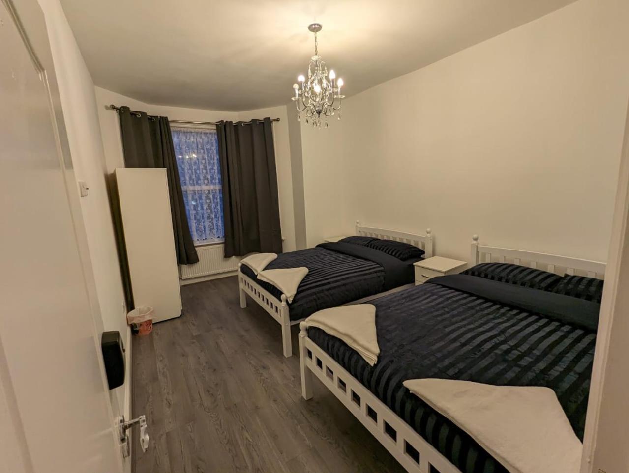 Rayan'S Lodge Stratford Лондон Екстериор снимка