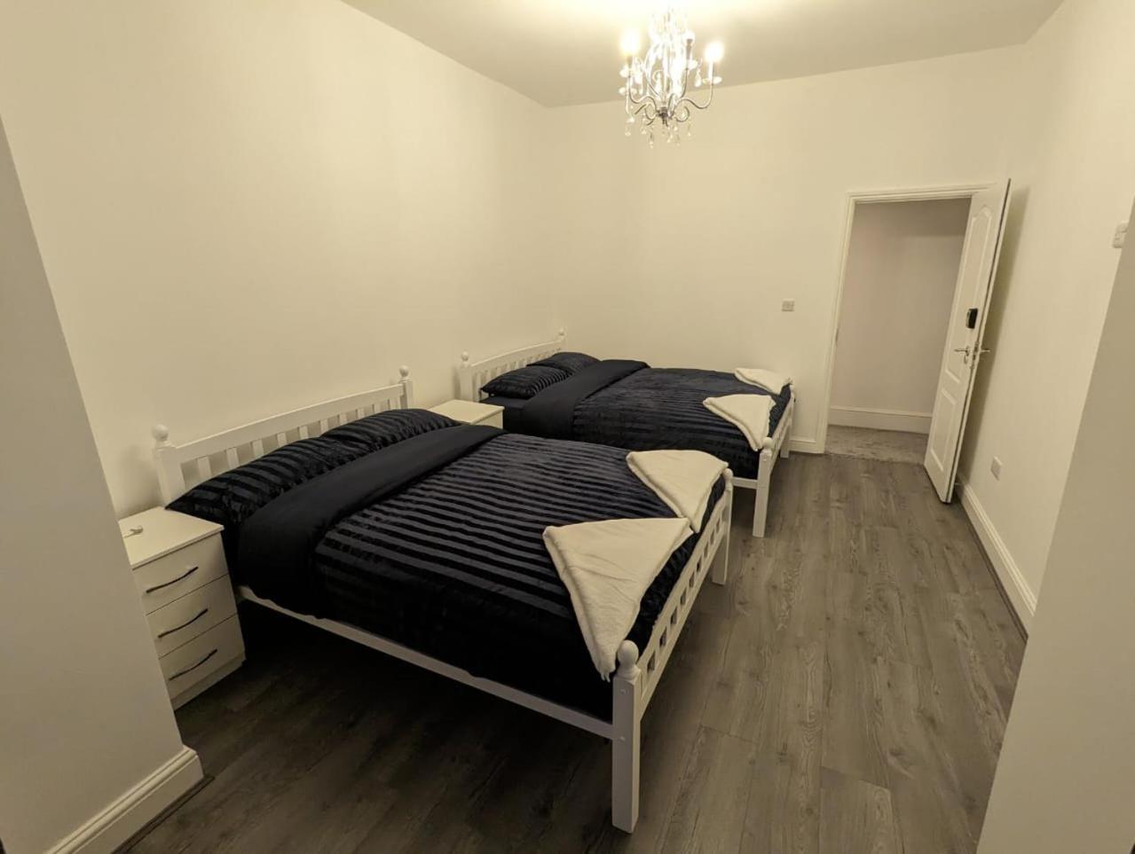 Rayan'S Lodge Stratford Лондон Екстериор снимка