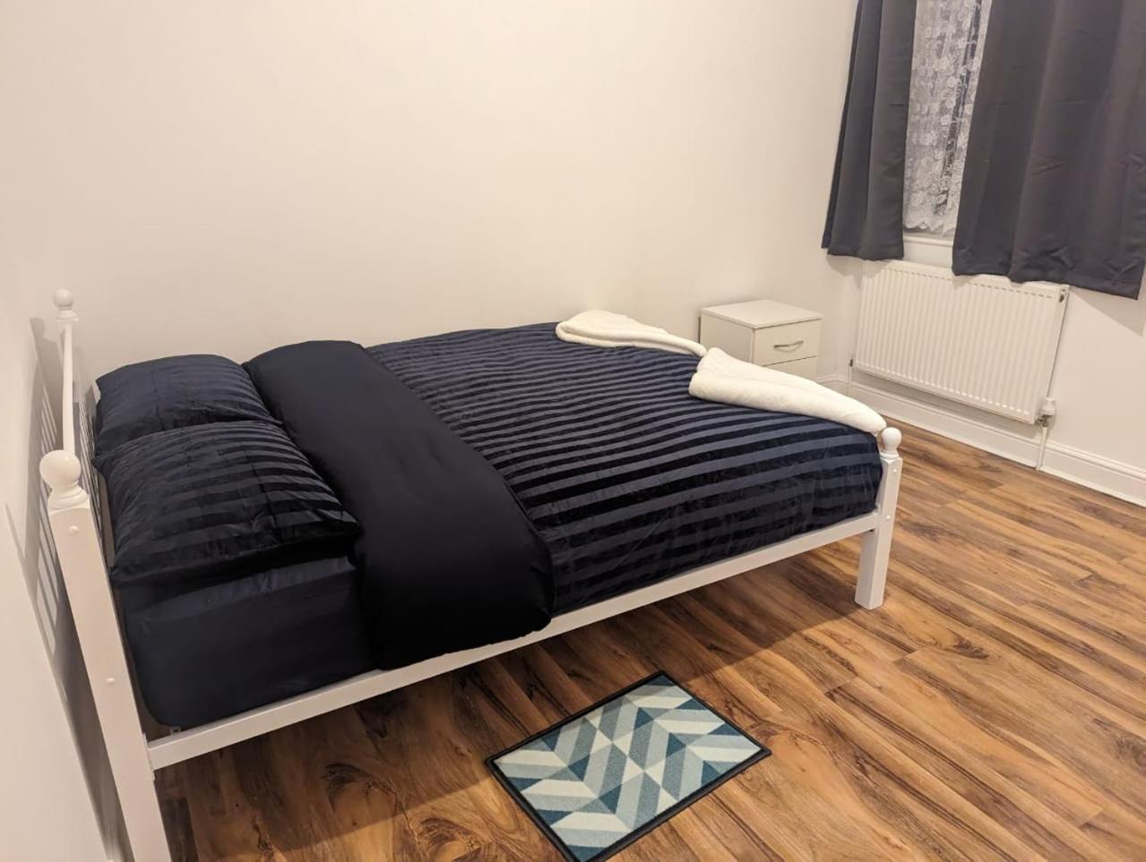 Rayan'S Lodge Stratford Лондон Екстериор снимка