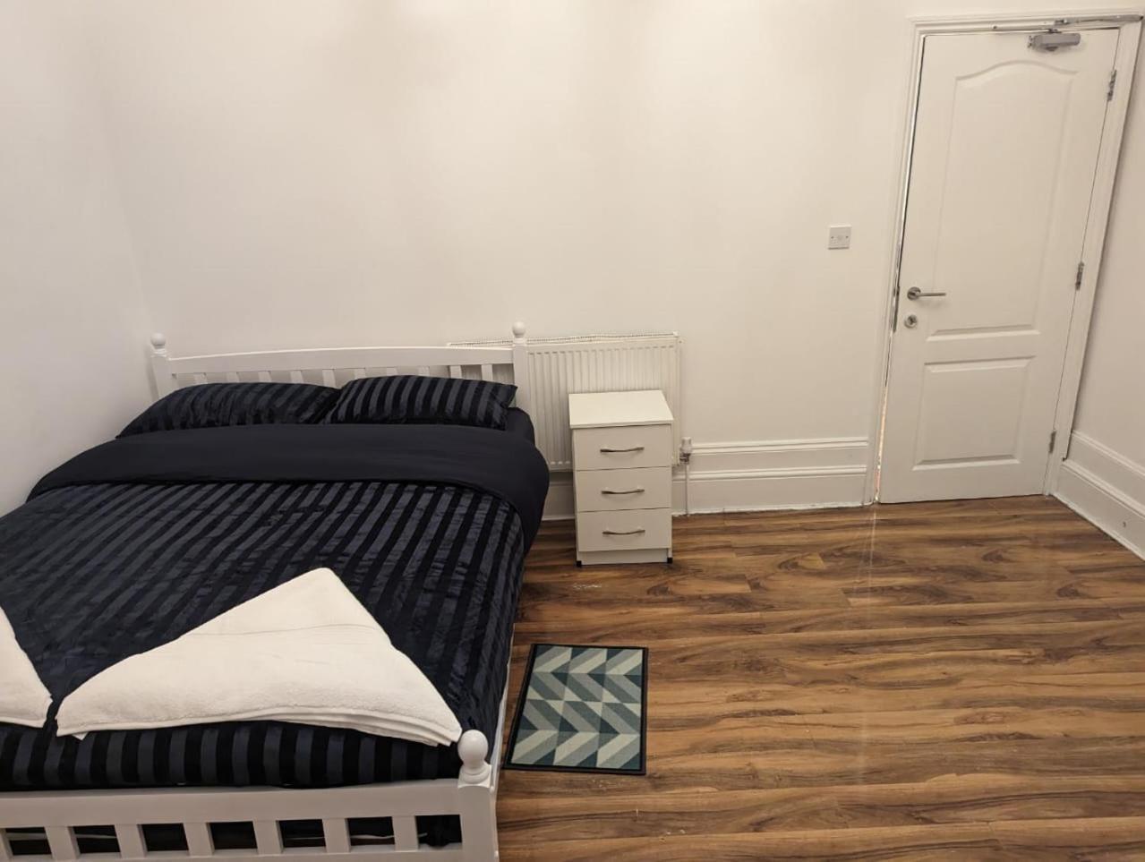 Rayan'S Lodge Stratford Лондон Екстериор снимка