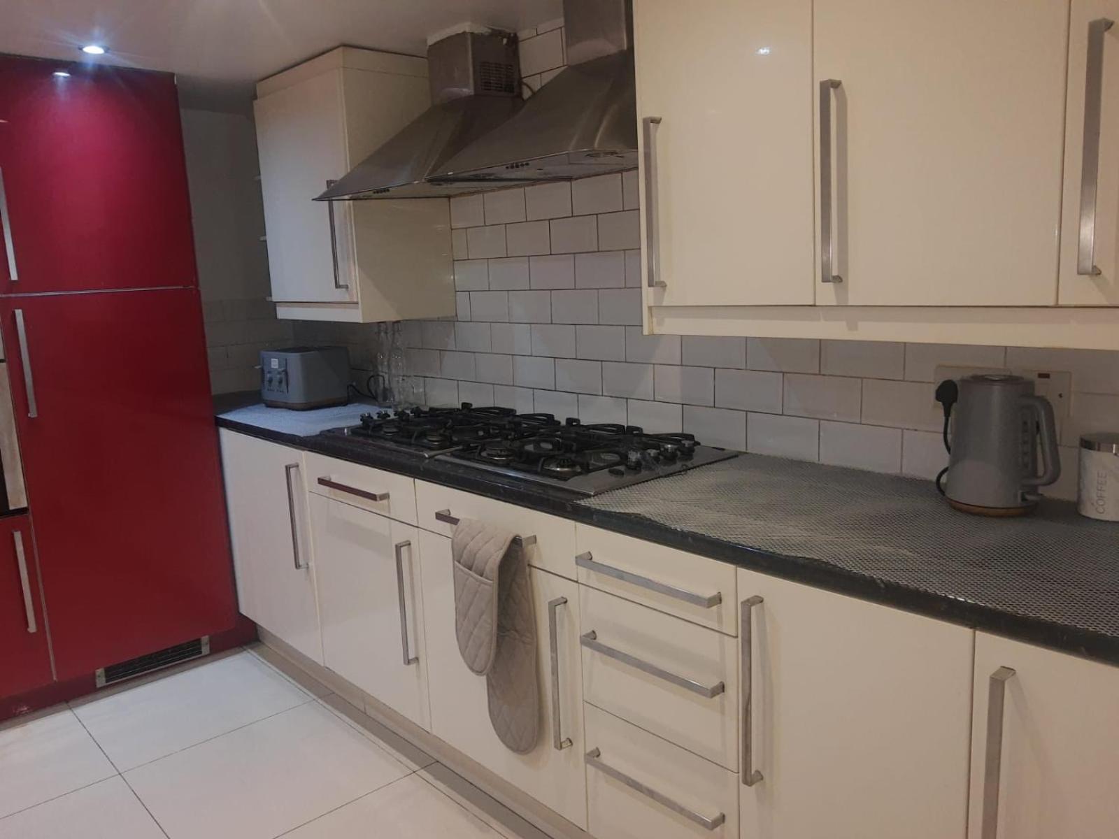 Rayan'S Lodge Stratford Лондон Екстериор снимка
