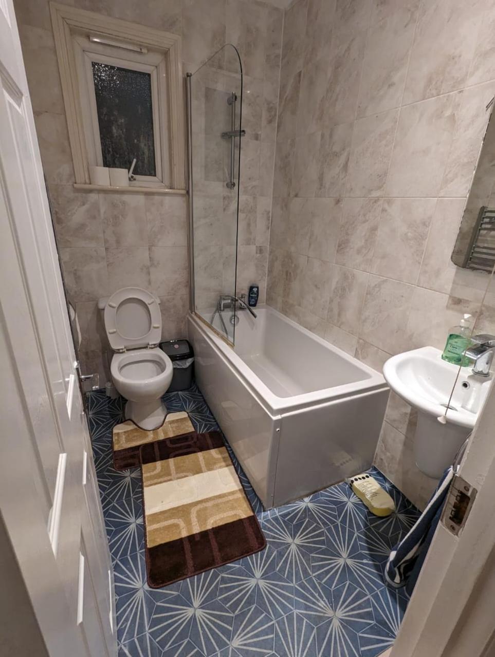 Rayan'S Lodge Stratford Лондон Екстериор снимка