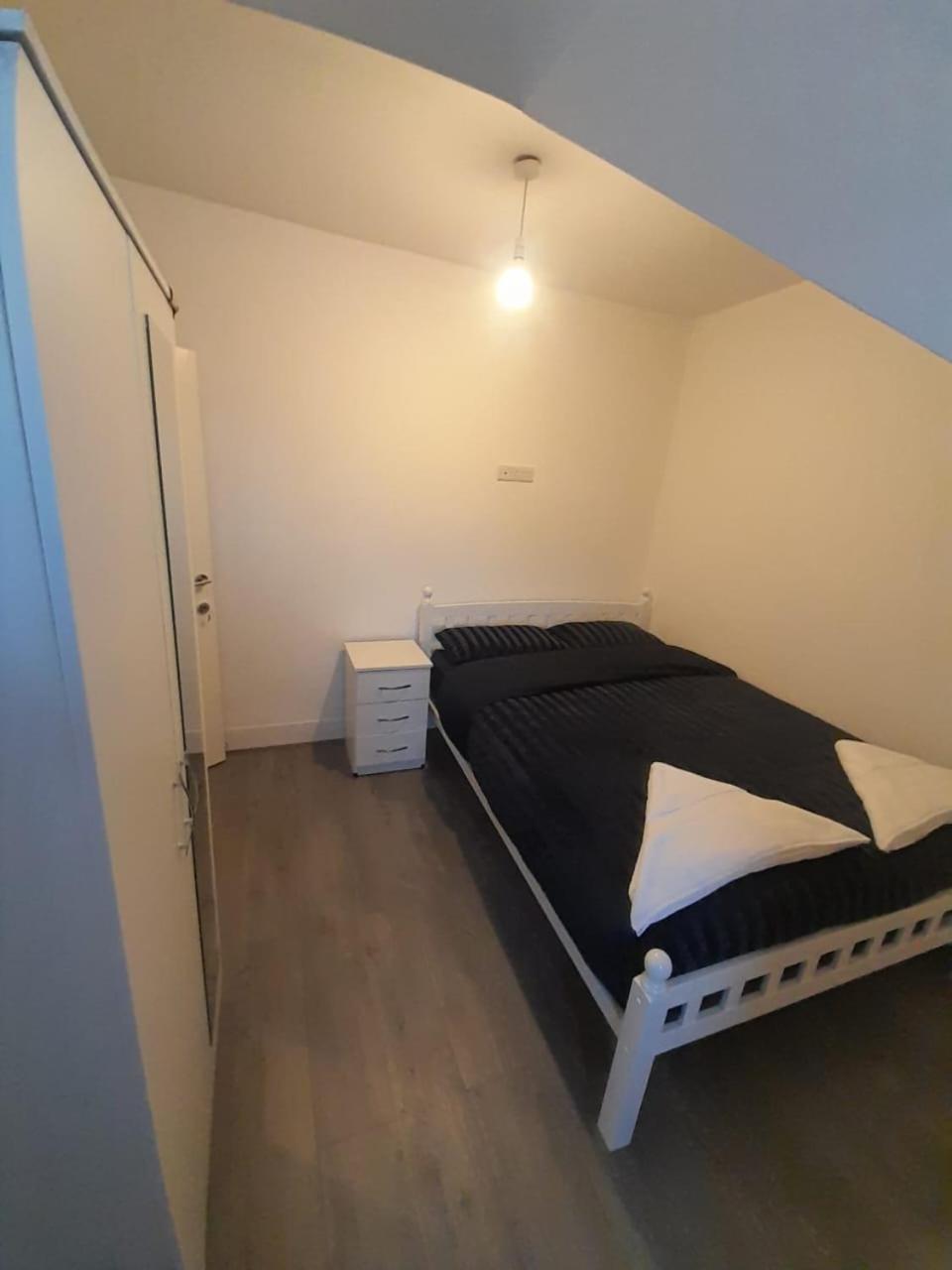Rayan'S Lodge Stratford Лондон Екстериор снимка