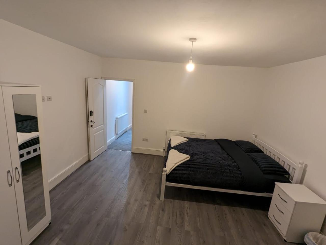 Rayan'S Lodge Stratford Лондон Екстериор снимка