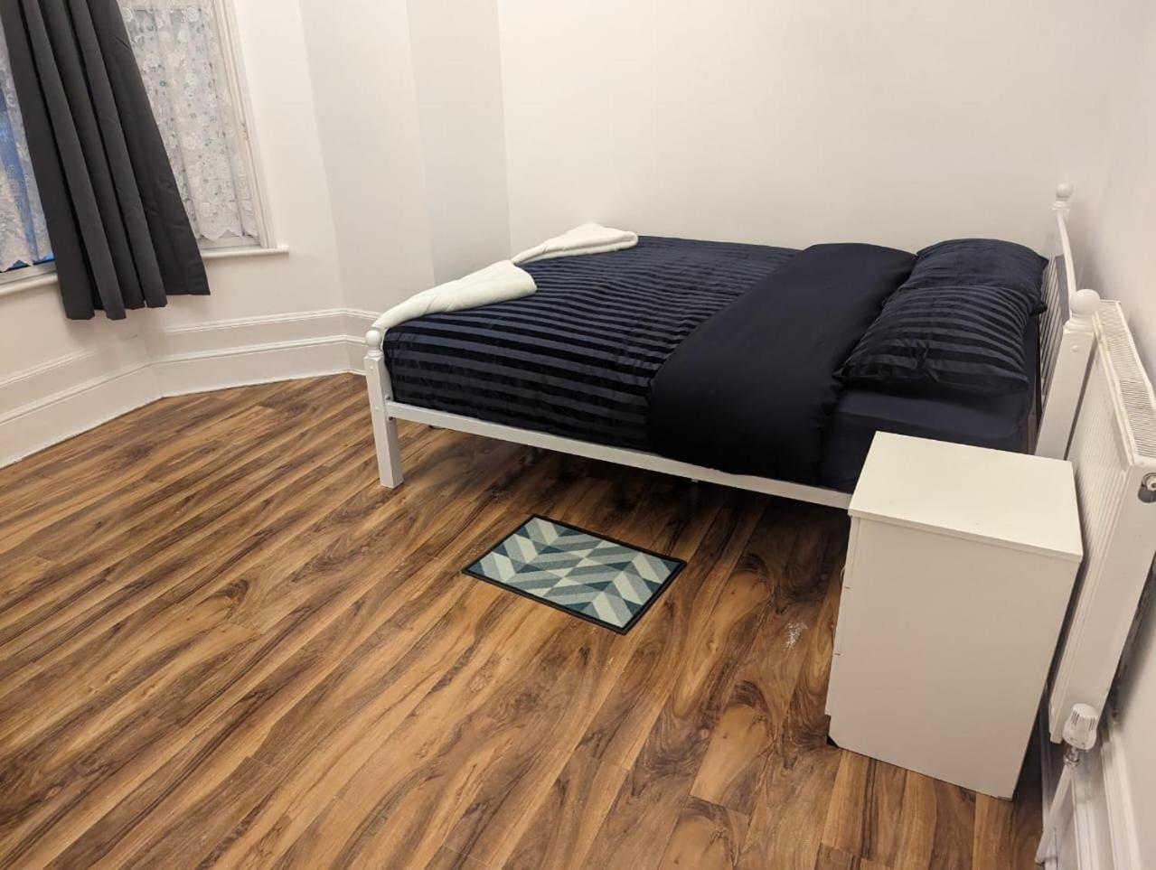 Rayan'S Lodge Stratford Лондон Екстериор снимка