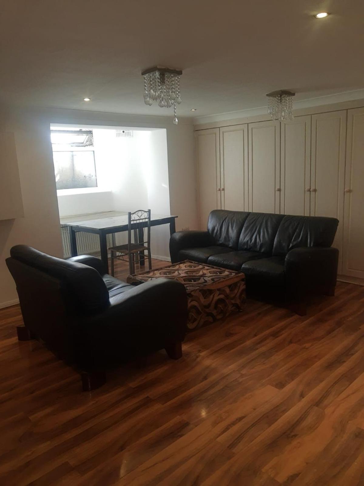 Rayan'S Lodge Stratford Лондон Екстериор снимка